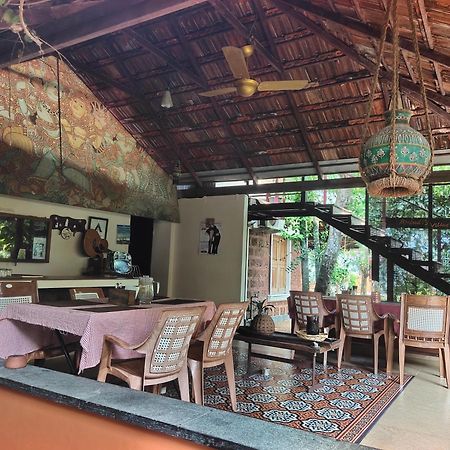 Ambadi'S Villa -Lake View Resort Pallipuram Екстер'єр фото