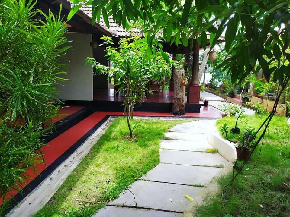 Ambadi'S Villa -Lake View Resort Pallipuram Екстер'єр фото