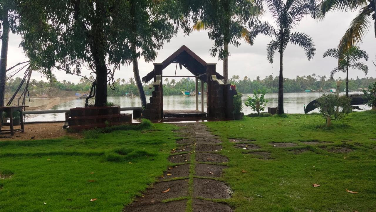 Ambadi'S Villa -Lake View Resort Pallipuram Екстер'єр фото