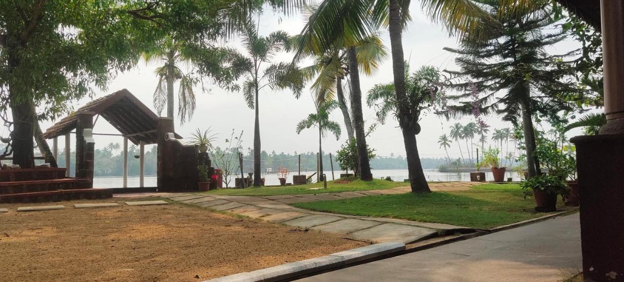 Ambadi'S Villa -Lake View Resort Pallipuram Екстер'єр фото