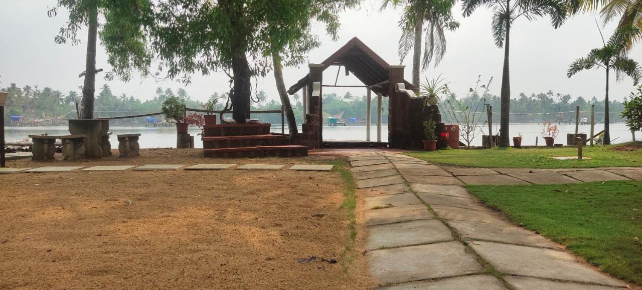 Ambadi'S Villa -Lake View Resort Pallipuram Екстер'єр фото