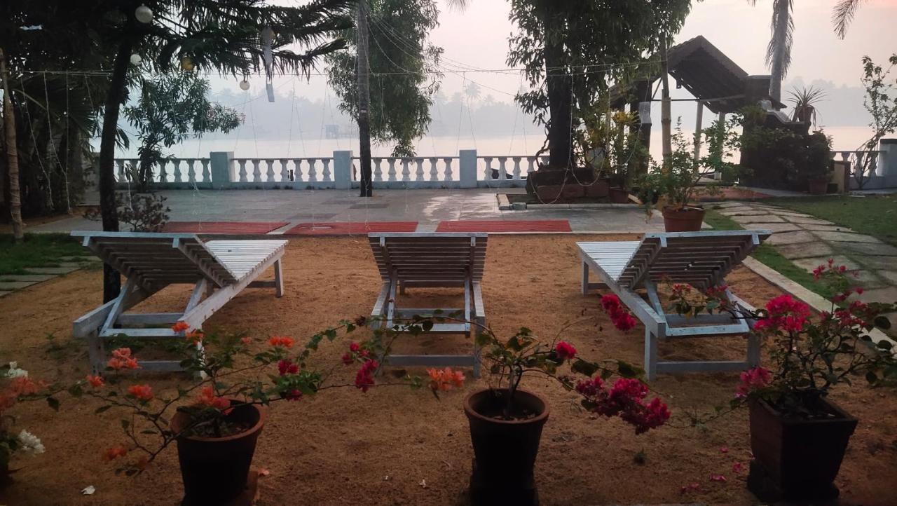 Ambadi'S Villa -Lake View Resort Pallipuram Екстер'єр фото