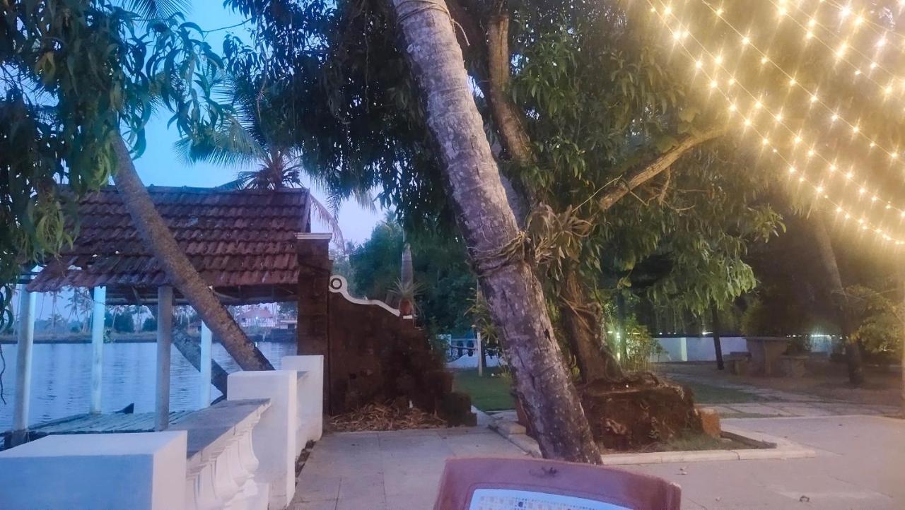 Ambadi'S Villa -Lake View Resort Pallipuram Екстер'єр фото