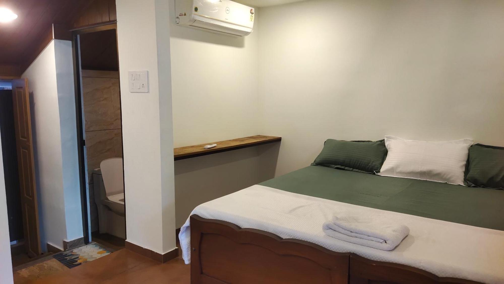 Ambadi'S Villa -Lake View Resort Pallipuram Екстер'єр фото