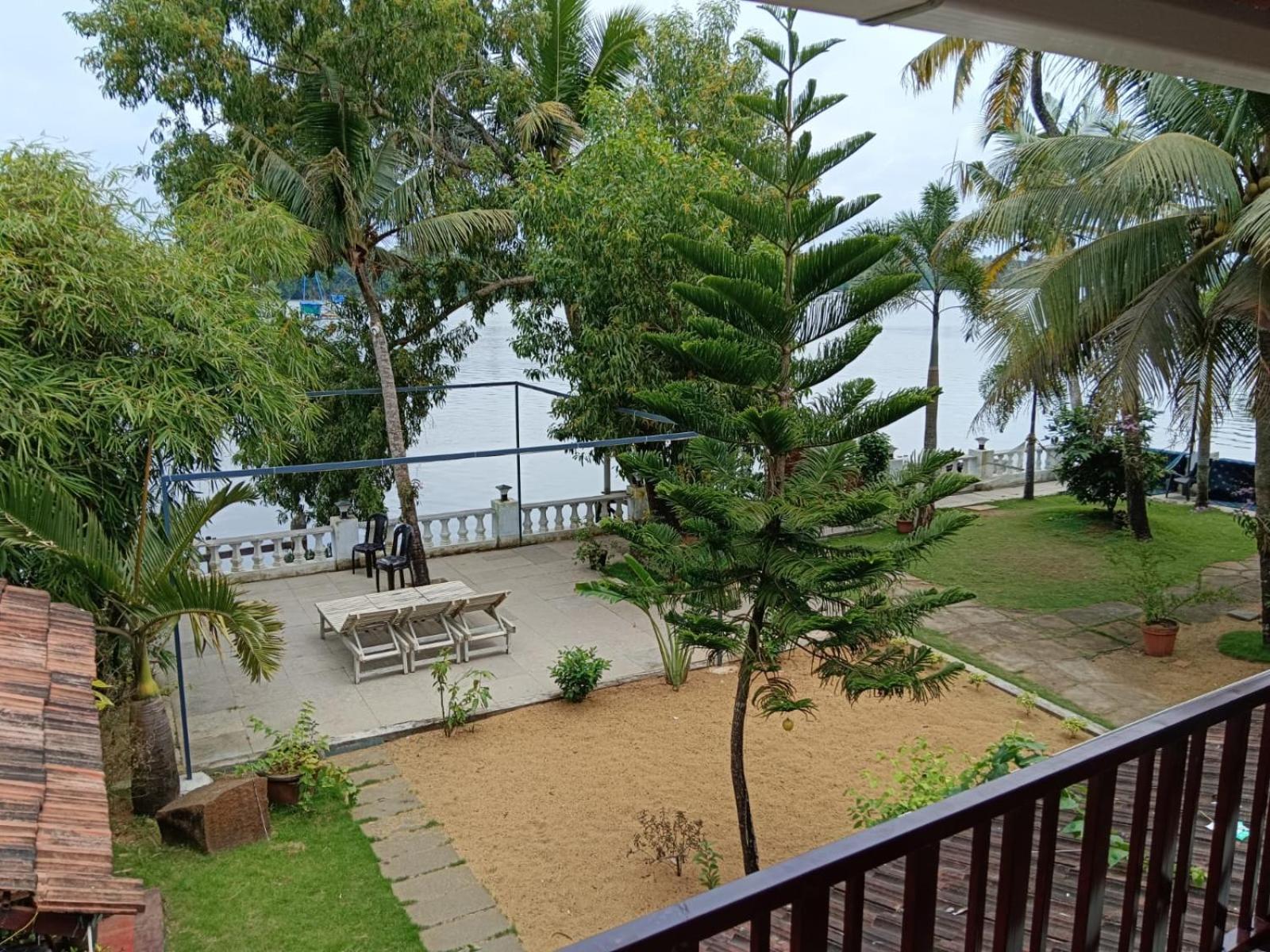 Ambadi'S Villa -Lake View Resort Pallipuram Екстер'єр фото