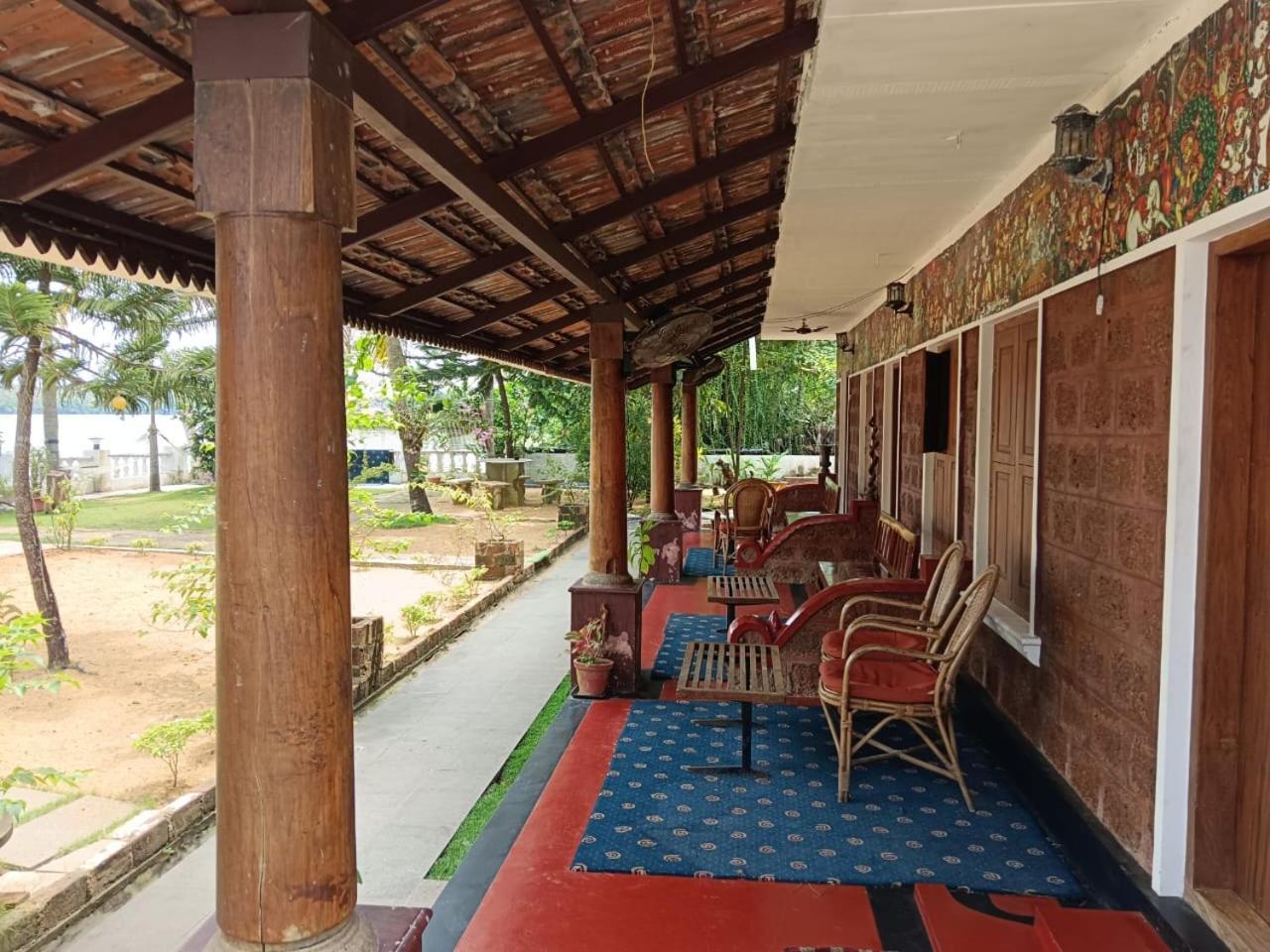 Ambadi'S Villa -Lake View Resort Pallipuram Екстер'єр фото