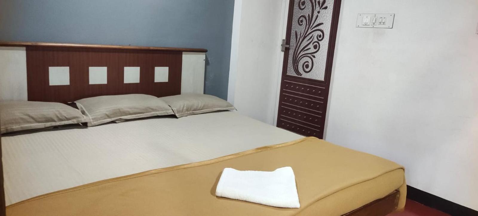Ambadi'S Villa -Lake View Resort Pallipuram Екстер'єр фото